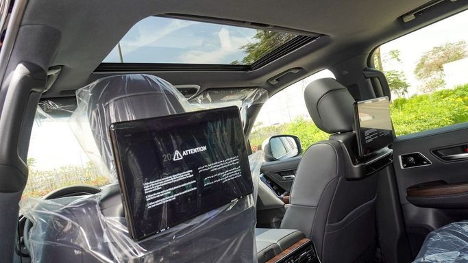 Новый Toyota Land Cruiser 300 Series, 3.4 л, 2025 в Дубае от Najem Motors Черный цвет. GCC | AUTO.AE