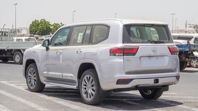 Новый Toyota Land Cruiser 300 Series, 3.4 л, 2024 в Дубае от Najem Motors Белый цвет. GCC | AUTO.AE