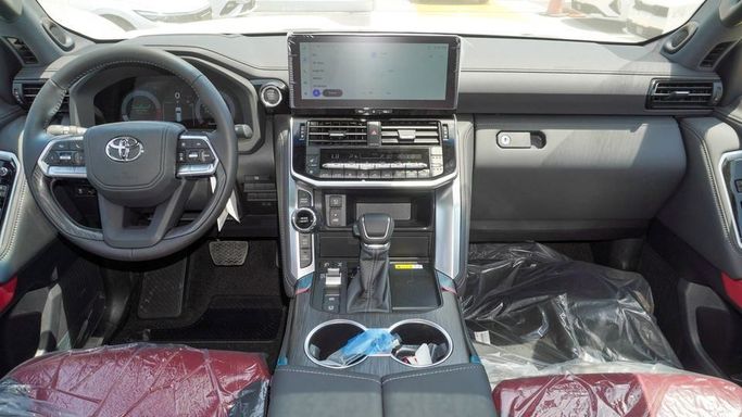 Новый Toyota Land Cruiser 300 Series, 3.4 л, 2025 в Дубае от Najem Motors Белый цвет. GCC | AUTO.AE