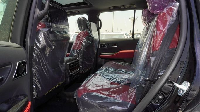 Новый Toyota Land Cruiser 300 Series, 3.4 л, 2025 в Дубае от Najem Motors Черный цвет. GCC | AUTO.AE