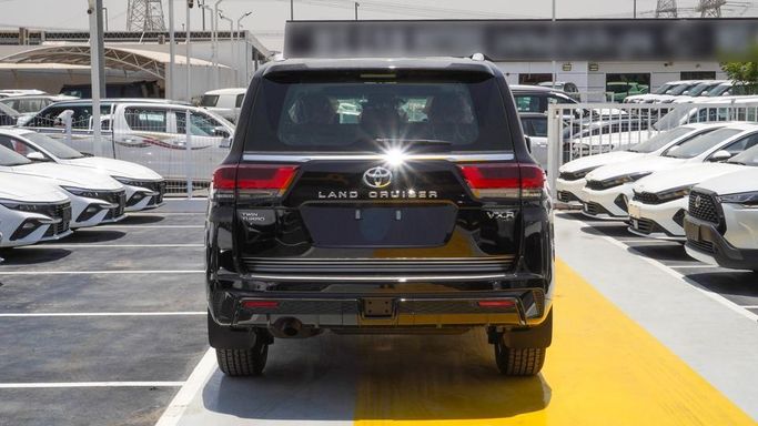Новый Toyota Land Cruiser 300 Series, 3.4 л, 2025 в Дубае от Najem Motors Черный цвет. GCC | AUTO.AE