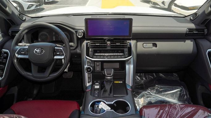 Новый Toyota Land Cruiser 300 Series, 3.4 л, 2025 в Дубае от Najem Motors Черный цвет. GCC | AUTO.AE