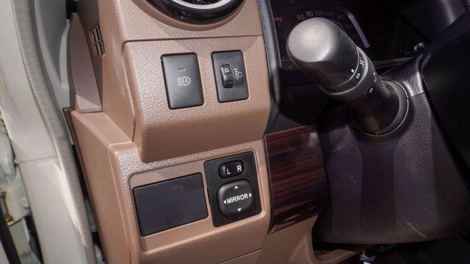 Новый Toyota Land Cruiser 70 Series Рестайлинг 2, 4.0 л, 2025 в Дубае от Najem Motors Белый цвет. GCC | AUTO.AE