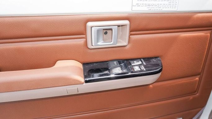 Новый Toyota Land Cruiser 70 Series Рестайлинг 2, 4.0 л, 2025 в Дубае от Najem Motors Белый цвет. GCC | AUTO.AE