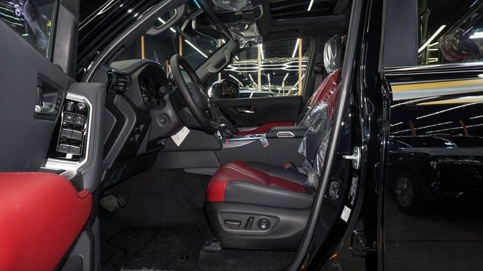 Новый Toyota Land Cruiser 300 Series, 3.4 л, 2024 в Дубае от Najem Motors Черный цвет. GCC | AUTO.AE