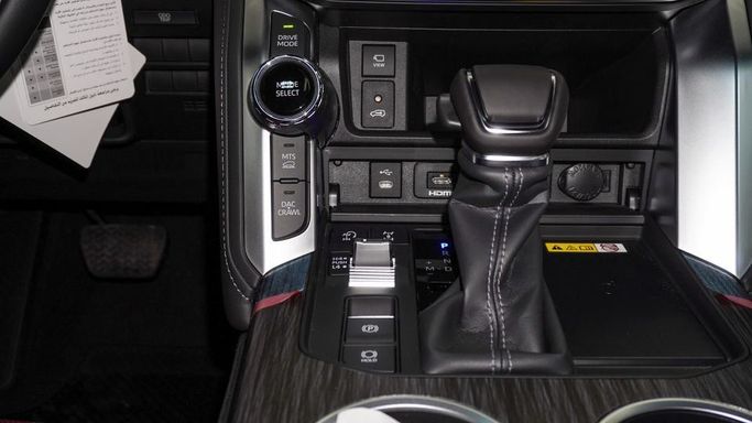 Новый Toyota Land Cruiser 300 Series, 3.4 л, 2025 в Дубае от Najem Motors Черный цвет. GCC | AUTO.AE