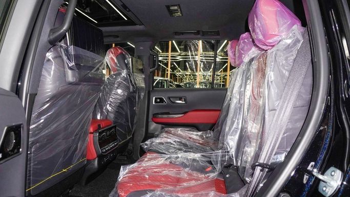 Новый Toyota Land Cruiser 300 Series, 3.4 л, 2025 в Дубае от Najem Motors Черный цвет. GCC | AUTO.AE