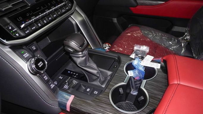 Новый Toyota Land Cruiser 300 Series, 3.4 л, 2025 в Дубае от Najem Motors Черный цвет. GCC | AUTO.AE