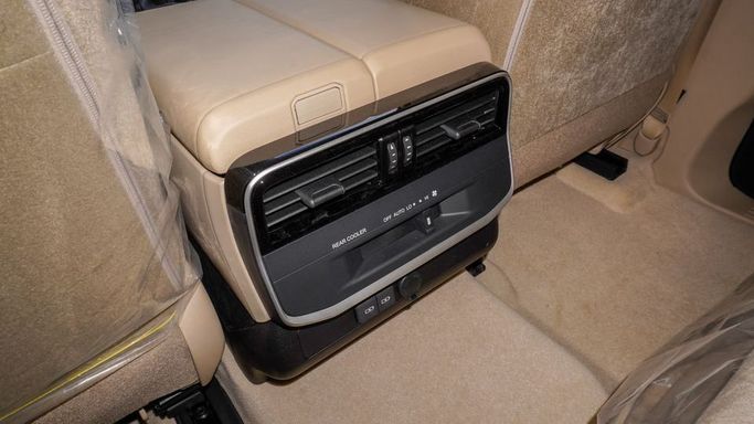 Новый Toyota Land Cruiser 300 Series, 3.4 л, 2024 в Дубае от Najem Motors Белый цвет. GCC | AUTO.AE