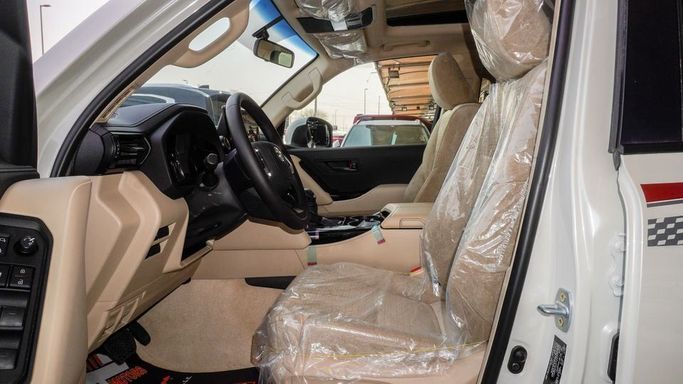 Новый Toyota Land Cruiser 300 Series, 3.4 л, 2024 в Дубае от Najem Motors Белый цвет. GCC | AUTO.AE