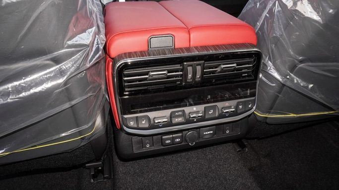 Новый Toyota Land Cruiser 300 Series, 3.4 л, 2025 в Дубае от Najem Motors Черный цвет. GCC | AUTO.AE