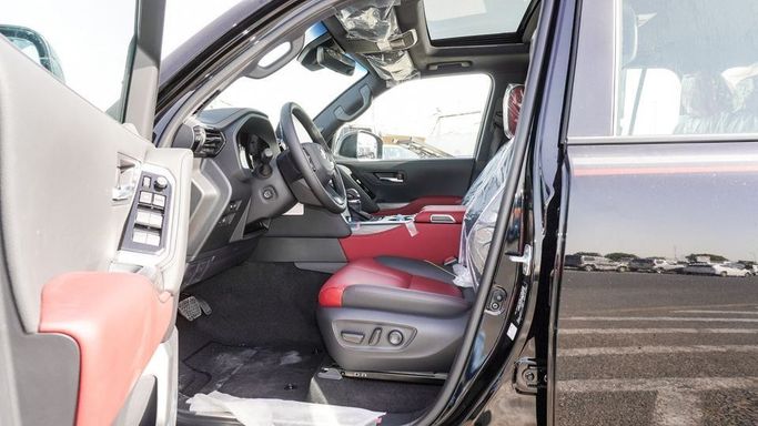 Новый Toyota Land Cruiser 300 Series, 3.4 л, 2025 в Дубае от Najem Motors Черный цвет. GCC | AUTO.AE