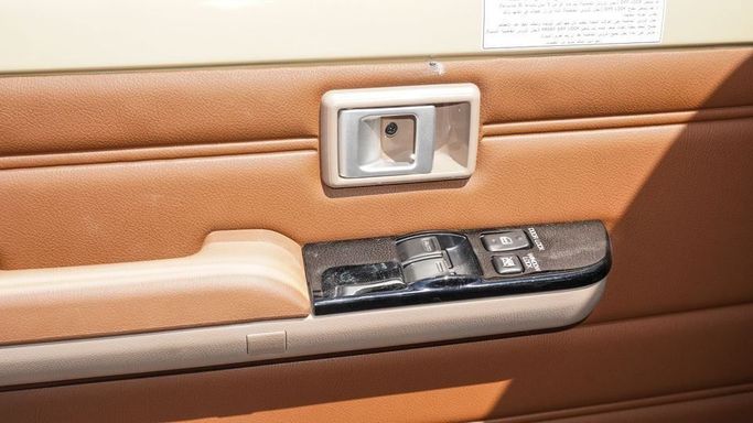 Новый Toyota Land Cruiser 70 Series Рестайлинг 2, 4.0 л, 2025 в Дубае от Najem Motors Бежевый цвет. GCC | AUTO.AE