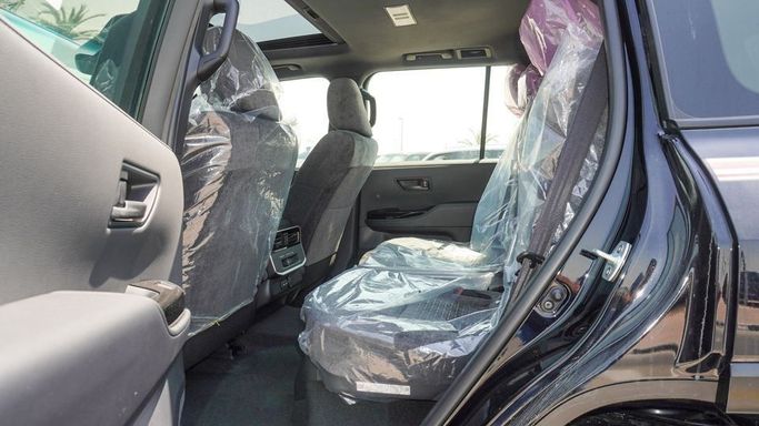 Новый Toyota Land Cruiser 300 Series, 3.4 л, 2025 в Дубае от Najem Motors Черный цвет. GCC | AUTO.AE