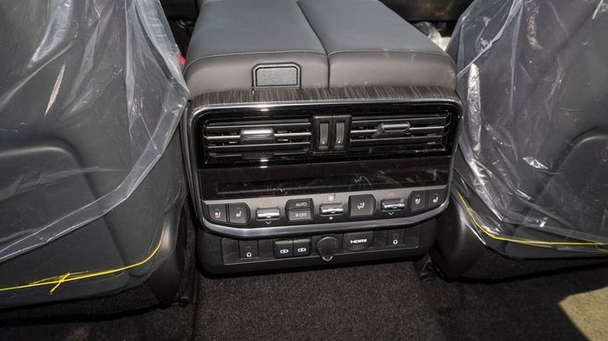 Новый Toyota Land Cruiser 300 Series, 3.4 л, 2025 в Дубае от Najem Motors Белый цвет. GCC | AUTO.AE