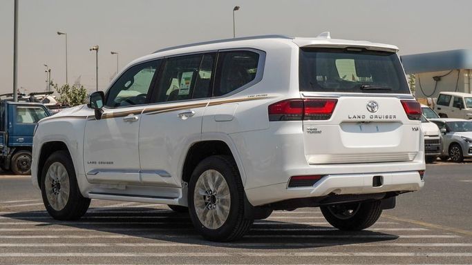 Новый Toyota Land Cruiser 300 Series, 3.4 л, 2025 в Дубае от Najem Motors Белый цвет. GCC | AUTO.AE