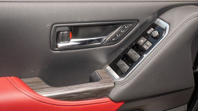 Новый Toyota Land Cruiser 300 Series, 3.4 л, 2025 в Дубае от Najem Motors Черный цвет. GCC | AUTO.AE