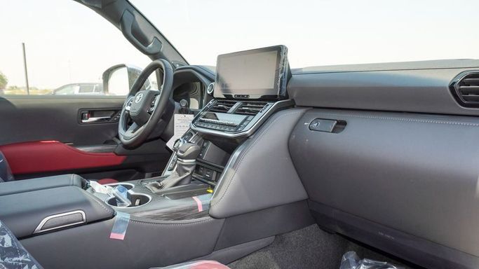 Новый Toyota Land Cruiser 300 Series, 3.4 л, 2025 в Дубае от Najem Motors Черный цвет. GCC | AUTO.AE