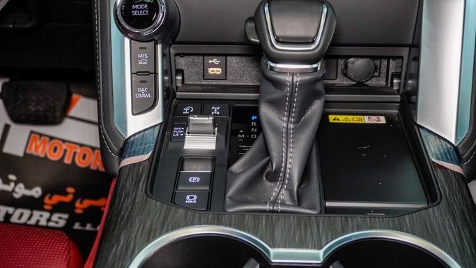 Новый Toyota Land Cruiser 300 Series, 3.4 л, 2024 в Дубае от Najem Motors Черный цвет. GCC | AUTO.AE