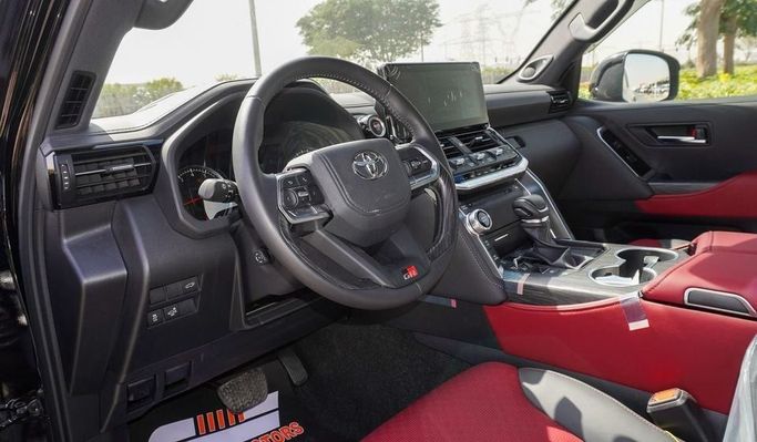 Новый Toyota Land Cruiser 300 Series, 3.4 л, 2024 в Дубае от Najem Motors Черный цвет. GCC | AUTO.AE