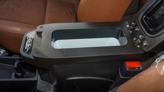 Новый Toyota Land Cruiser 70 Series Рестайлинг 2, 4.0 л, 2025 в Дубае от Najem Motors Белый цвет. GCC | AUTO.AE