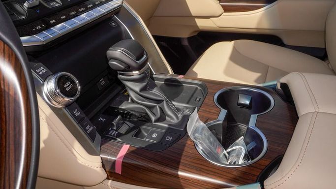 Новый Toyota Land Cruiser 300 Series, 3.4 л, 2024 в Дубае от Najem Motors Белый цвет. GCC | AUTO.AE