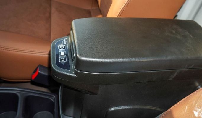 Новый Toyota Land Cruiser 70 Series Рестайлинг 2, 4.0 л, 2025 в Дубае от Najem Motors Белый цвет. GCC | AUTO.AE