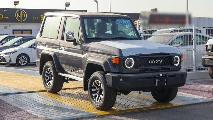 Новый Toyota Land Cruiser 70 Series Рестайлинг 2, 4.0 л, 2024 в Дубае от Najem Motors Черный цвет. GCC | AUTO.AE