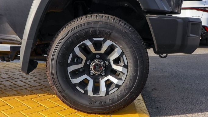 Новый Toyota Land Cruiser 70 Series Рестайлинг 2, 4.0 л, 2024 в Дубае от Najem Motors Черный цвет. GCC | AUTO.AE