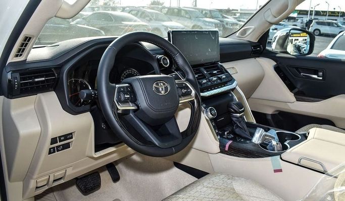 Новый Toyota Land Cruiser 300 Series, 3.4 л, 2024 в Дубае от Najem Motors Белый цвет. GCC | AUTO.AE