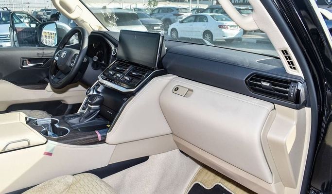 Новый Toyota Land Cruiser 300 Series, 4.0 л, 2024 в Дубае от Najem Motors Черный цвет. GCC | AUTO.AE