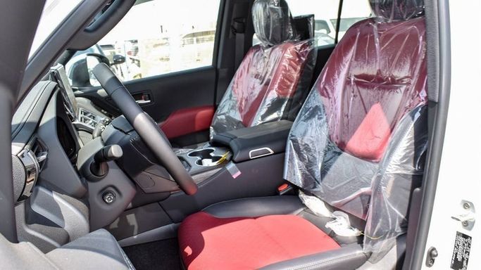 Новый Toyota Land Cruiser 300 Series, 3.4 л, 2024 в Дубае от Najem Motors Белый цвет. GCC | AUTO.AE