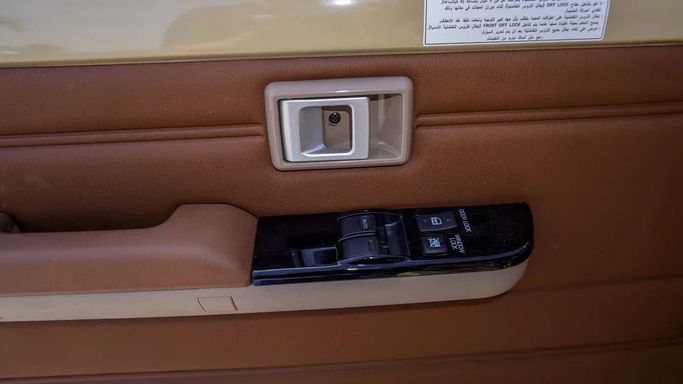 Новый Toyota Land Cruiser 70 Series Рестайлинг 2, 4.0 л, 2025 в Дубае от Najem Motors Бежевый цвет. GCC | AUTO.AE