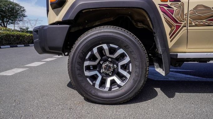 Новый Toyota Land Cruiser 70 Series Рестайлинг 2, 4.0 л, 2025 в Дубае от Najem Motors Бежевый цвет. GCC | AUTO.AE