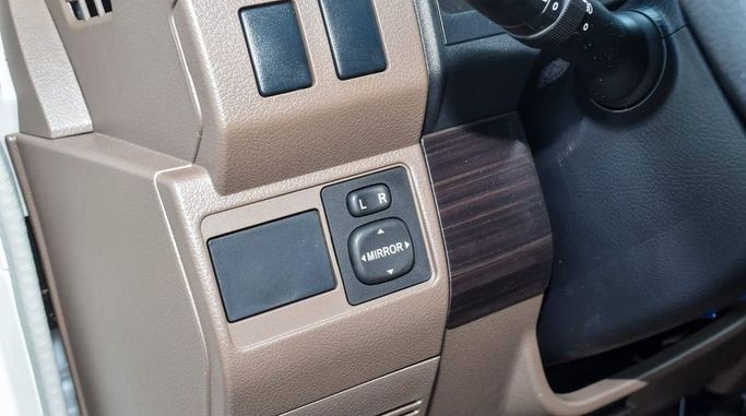 Новый Toyota Land Cruiser 70 Series Рестайлинг 2, 4.0 л, 2024 в Дубае от Najem Motors Белый цвет. GCC | AUTO.AE