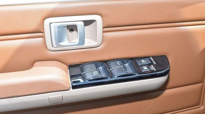 Новый Toyota Land Cruiser 70 Series Рестайлинг 2, 4.0 л, 2024 в Дубае от Najem Motors Белый цвет. GCC | AUTO.AE