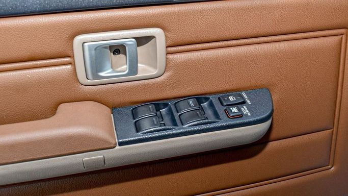 Новый Toyota Land Cruiser 70 Series Рестайлинг 2, 4.0 л, 2024 в Дубае от Najem Motors Серый цвет. GCC | AUTO.AE