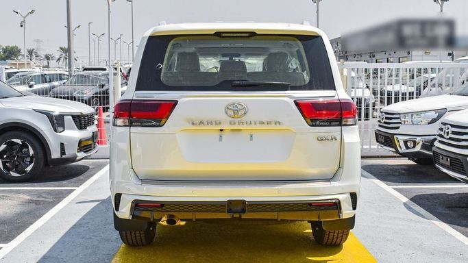 Новый Toyota Land Cruiser 300 Series, 4.0 л, 2024 в Дубае от Najem Motors Белый цвет. GCC | AUTO.AE