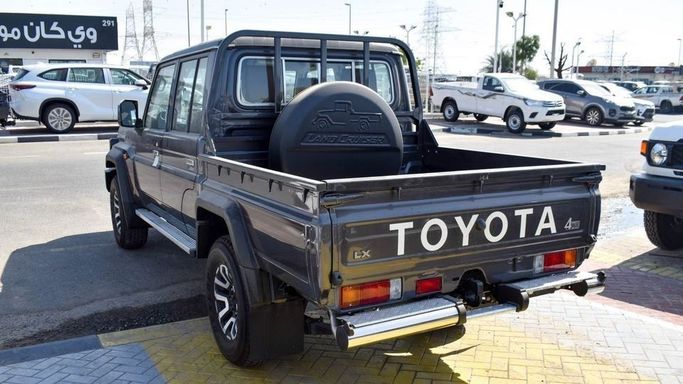 Новый Toyota Land Cruiser 70 Series Рестайлинг 2, 2.8 л, 2024 в Дубае от Najem Motors Серый цвет. GCC | AUTO.AE