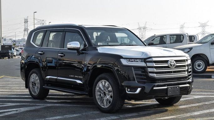Новый Toyota Land Cruiser 300 Series, 3.4 л, 2024 в Дубае от Najem Motors Черный цвет. GCC | AUTO.AE