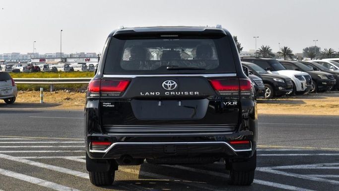 Новый Toyota Land Cruiser 300 Series, 3.4 л, 2024 в Дубае от Najem Motors Черный цвет. GCC | AUTO.AE