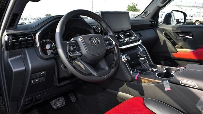 Новый Toyota Land Cruiser 300 Series, 3.4 л, 2024 в Дубае от Najem Motors Черный цвет. GCC | AUTO.AE