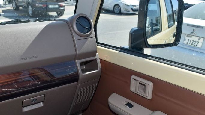 Новый Toyota Land Cruiser 70 Series Рестайлинг 2, 4.0 л, 2024 в Дубае от Najem Motors Бежевый цвет. GCC | AUTO.AE