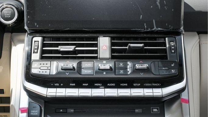 Новый Toyota Land Cruiser 300 Series, 3.4 л, 2023 в Дубае от Najem Motors Черный цвет. GCC | AUTO.AE