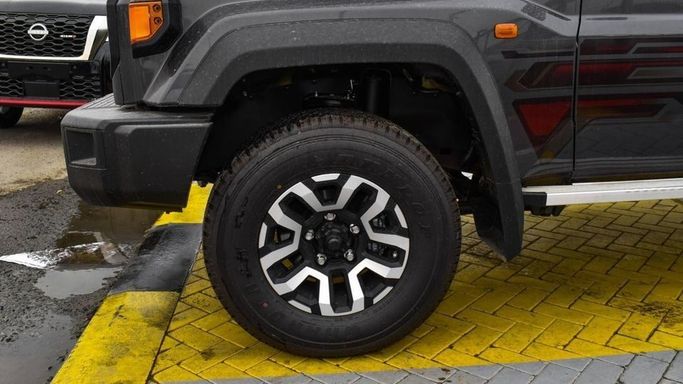 Новый Toyota Land Cruiser 70 Series Рестайлинг 2, 4.0 л, 2024 в Дубае от Najem Motors Черный цвет. GCC | AUTO.AE