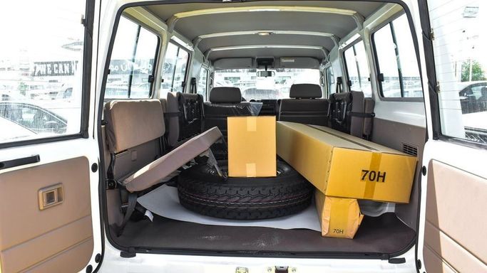 Новый Toyota Land Cruiser 70 Series Рестайлинг 2, 4.0 л, 2024 в Дубае от Najem Motors Белый цвет. GCC | AUTO.AE