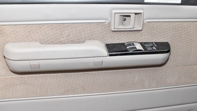 Новый Toyota Land Cruiser 70 Series Рестайлинг 2, 4.0 л, 2024 в Дубае от Najem Motors Серый цвет. GCC | AUTO.AE