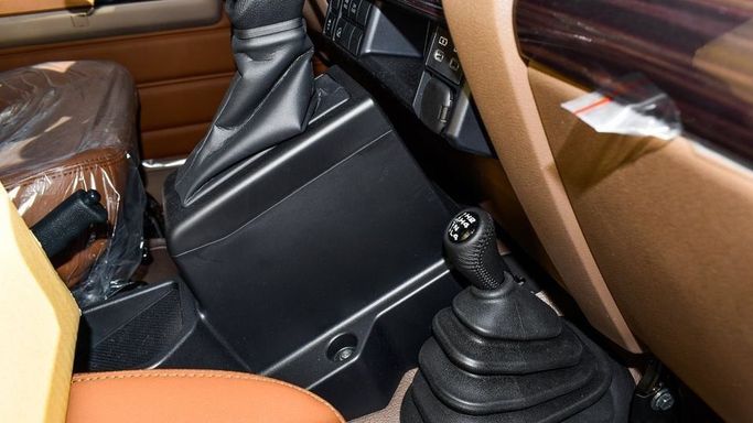 Новый Toyota Land Cruiser 70 Series Рестайлинг 2, 4.0 л, 2024 в Дубае от Najem Motors Серый цвет. GCC | AUTO.AE