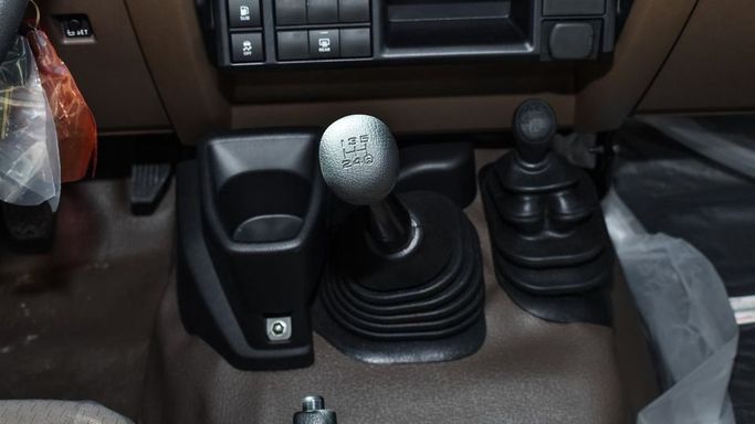 Новый Toyota Land Cruiser 70 Series Рестайлинг 2, 2.8 л, 2024 в Дубае от Najem Motors Белый цвет. GCC | AUTO.AE