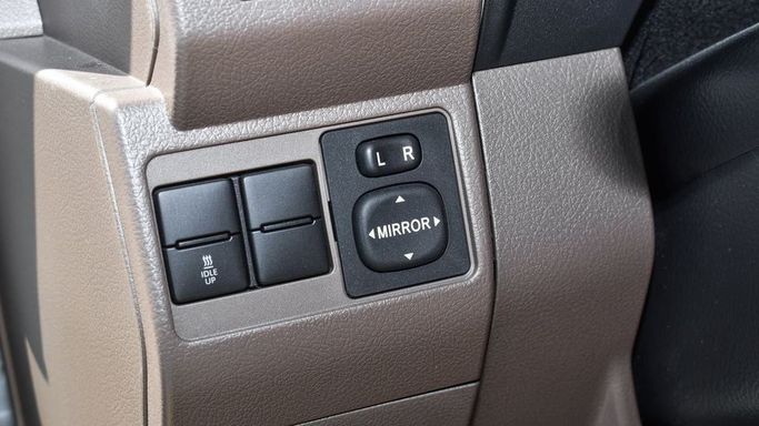 Новый Toyota Land Cruiser 70 Series Рестайлинг 2, 4.5 л, 2024 в Дубае от Najem Motors Белый цвет. GCC | AUTO.AE